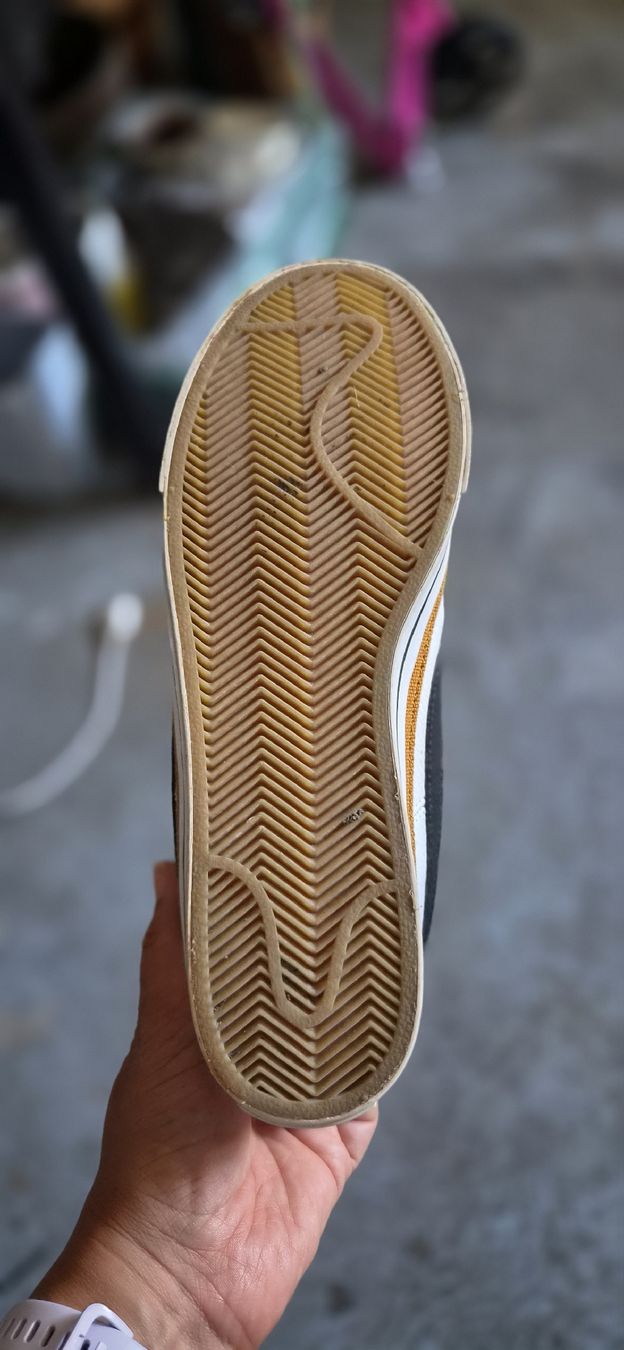 Nike Damenschuhe: Nike Turnschuhe Grösse 40.5 gebraucht – Gebraucht aus St.Gallenkappel. von mt23101984 2