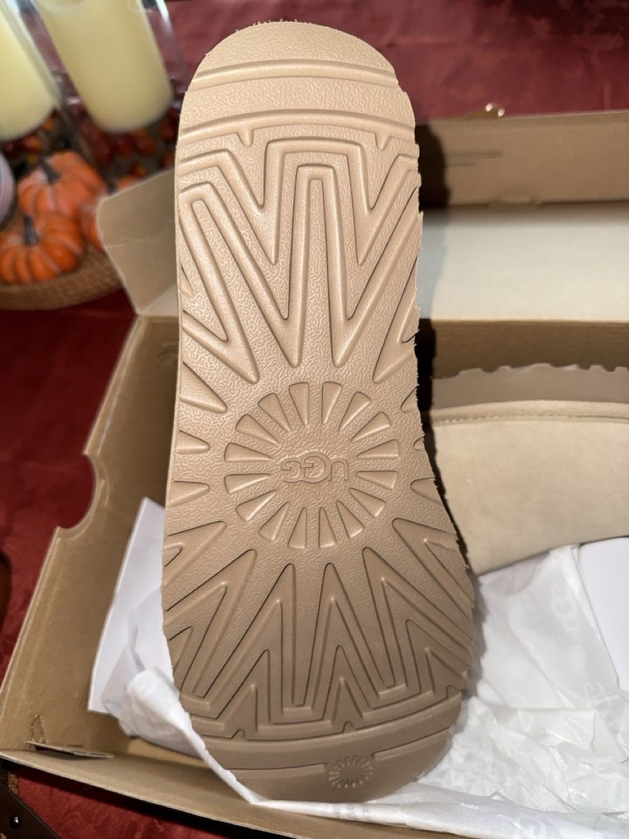 Ugg Chaussures femmes: Ugg neuve – Neuf avec emballage d'origine à Monthey par Jennfred85 1