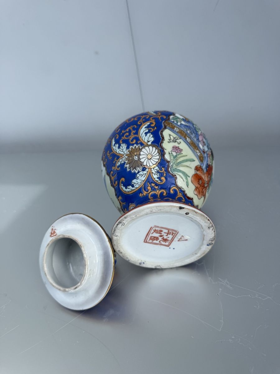 Tutte le decorazioni: Porcelain Vase Blue Pattern With Lid Good Condition – Usato da Liebefeld venduto da Khampa 3
