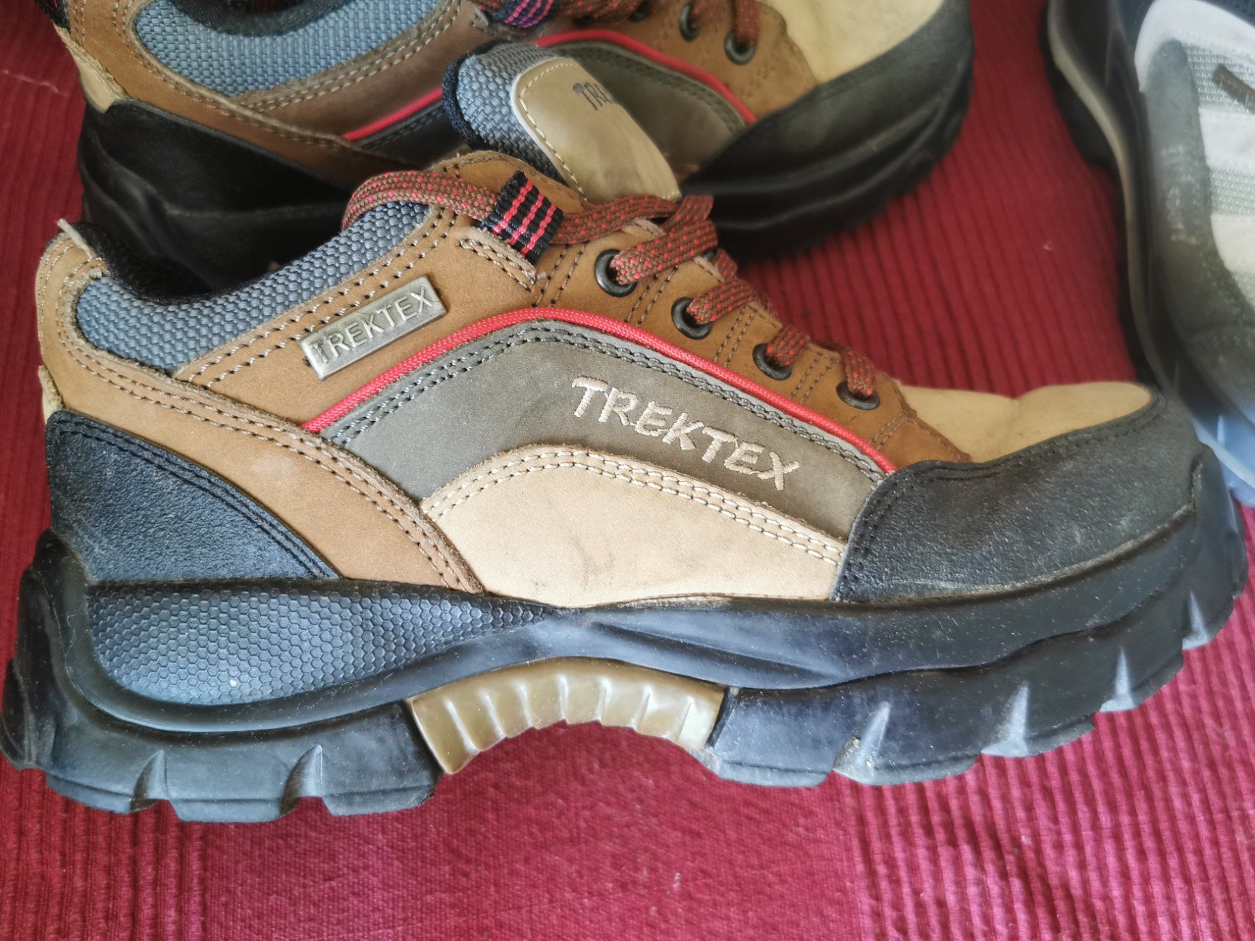 Scarpe da donna: Robuste Trektex Trekkingschuhe / Wanderschuhe – Gr.38 – Usato da Zürich venduto da anette73
