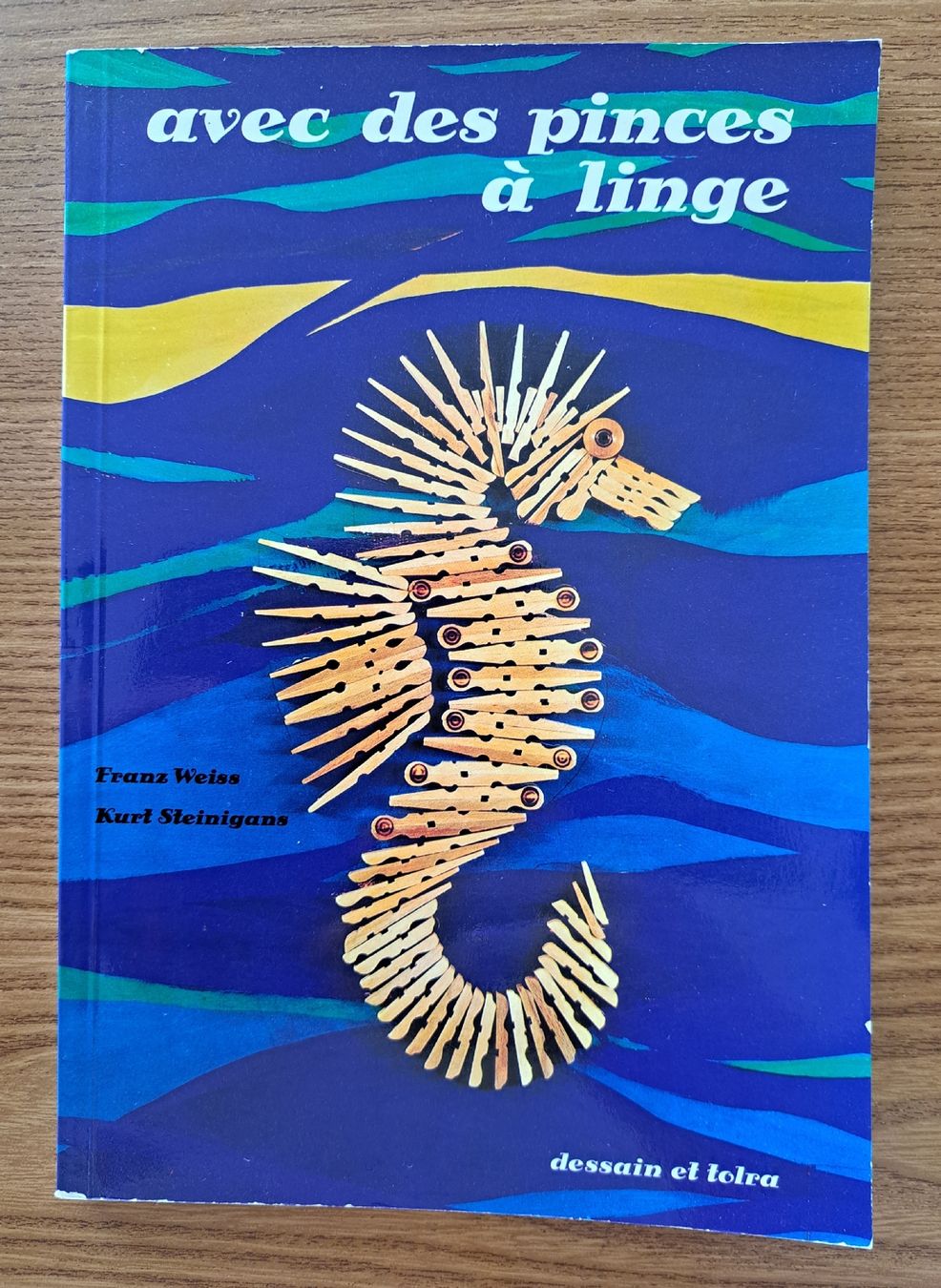 Libri: Livre "avec des pinces à linge" - Loisirs créatifs – Usato da Hauterive NE venduto da ali_vintage