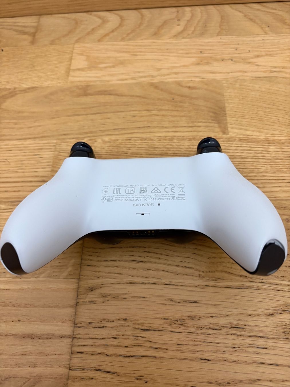 Sony Manettes: PS5 Controller beschädigt – Défectueux à Zürich par Erazzer 1