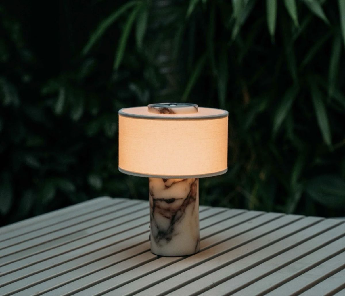 Lampade: Viola Marble Portable Table Lamp – Nuovo (secondo la descrizione) da Horgen venduto da IRG_88
