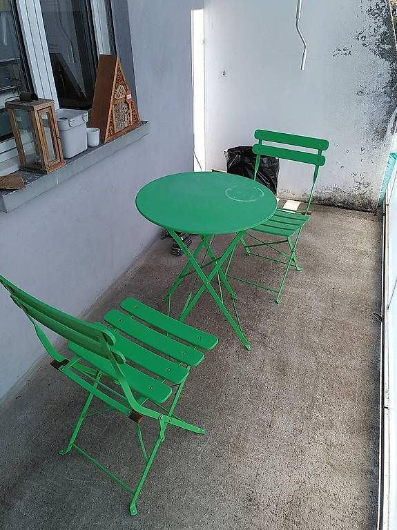 Set di tavolo e panche: Gartentisch grün mit Stühlen – Usato da Winterthur venduto da 2bmsr