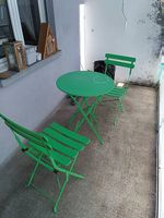 Gartentisch grün mit Stühlen