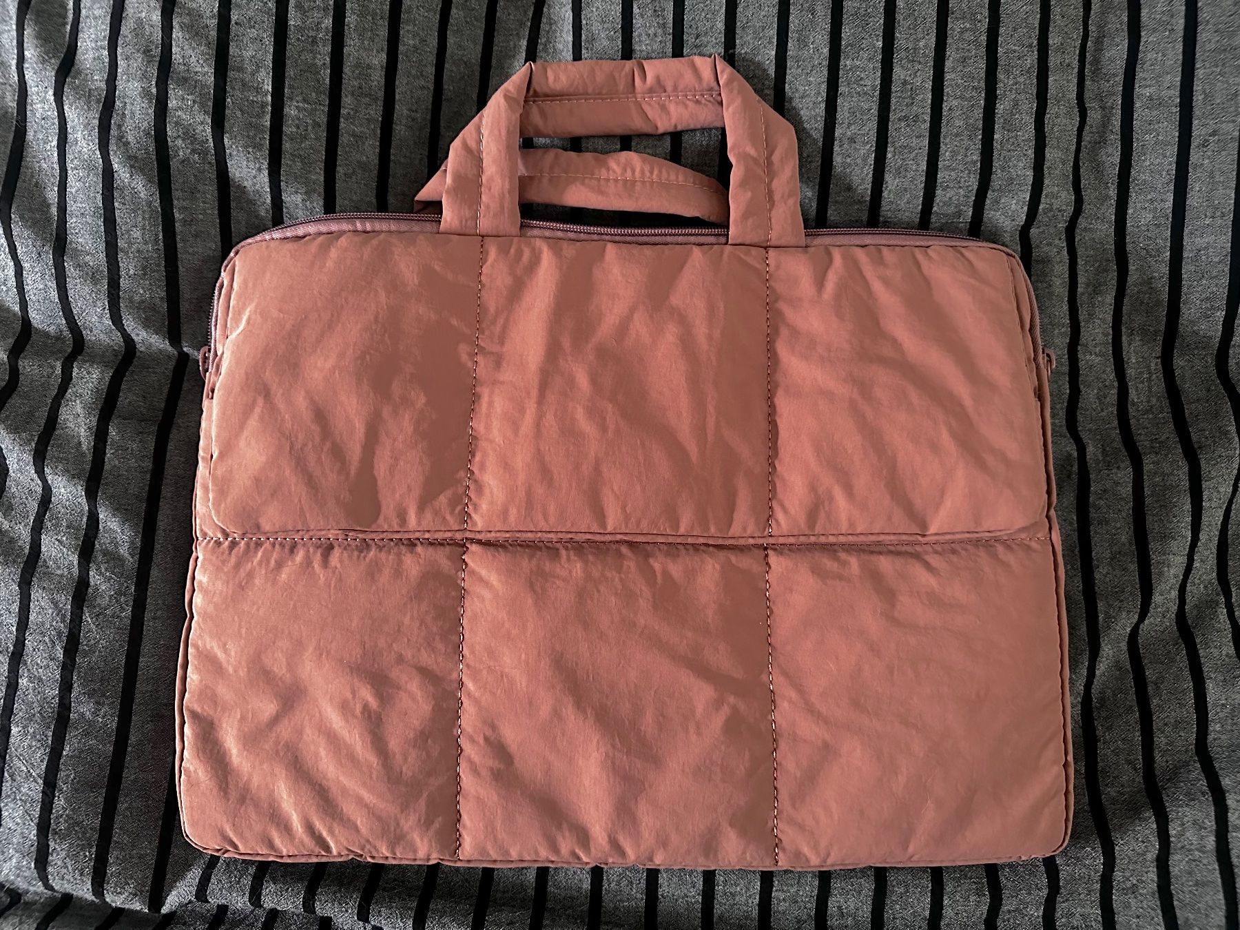 Borse da donna: Laptop Tasche gesteppt, neuwertig – Nuovo (secondo la descrizione) da Haldenstein venduto da enie123