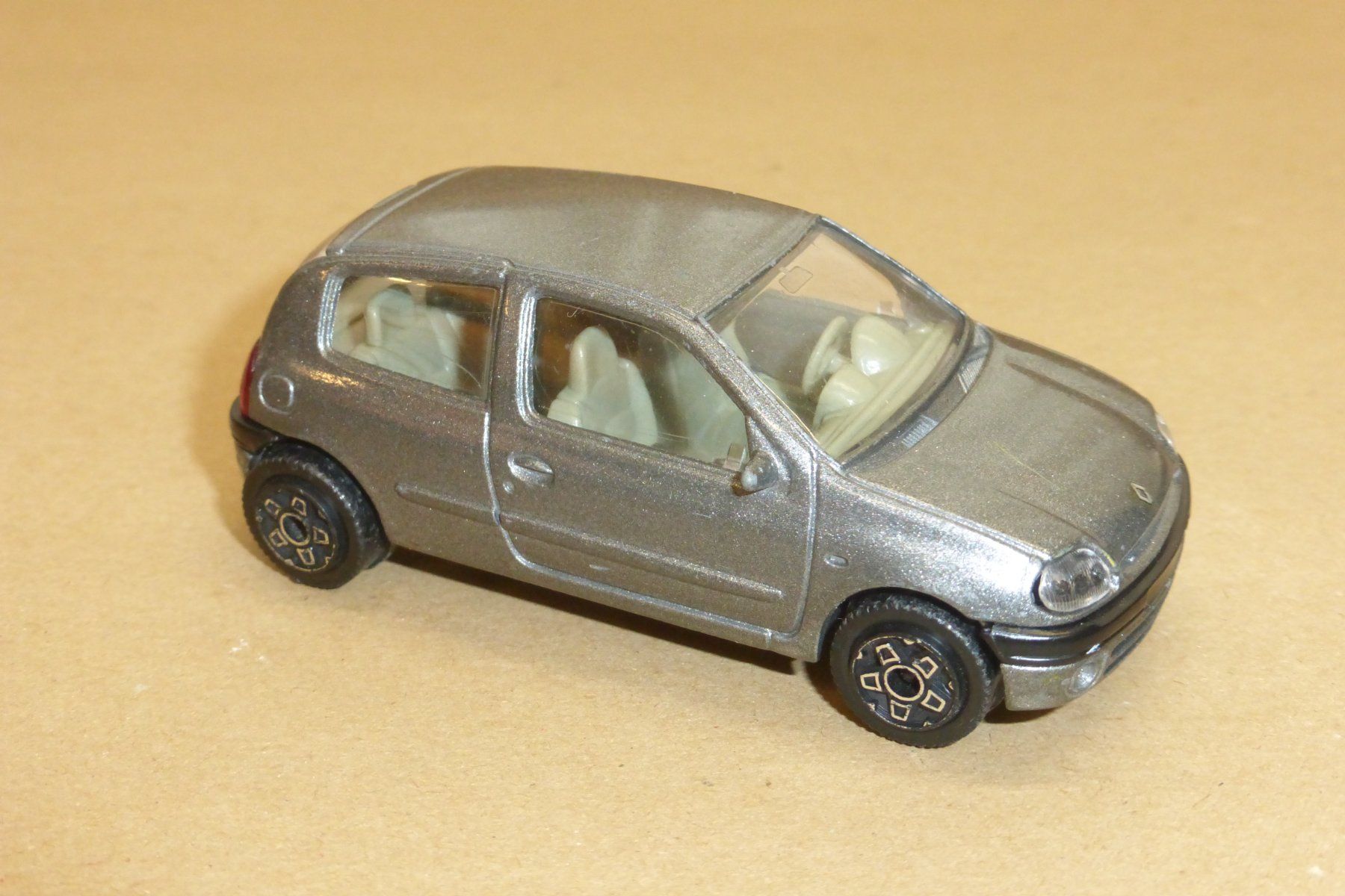 Bburago Modellini d'auto: Renault Clio – Usato da Gempen venduto da Smokie72