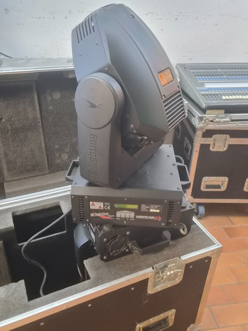 Lampen: JB Lighting Varyscan 2 st. P3 Scheinwerfer im Case gebraucht – Gebraucht aus Vitznau von Night-Fire