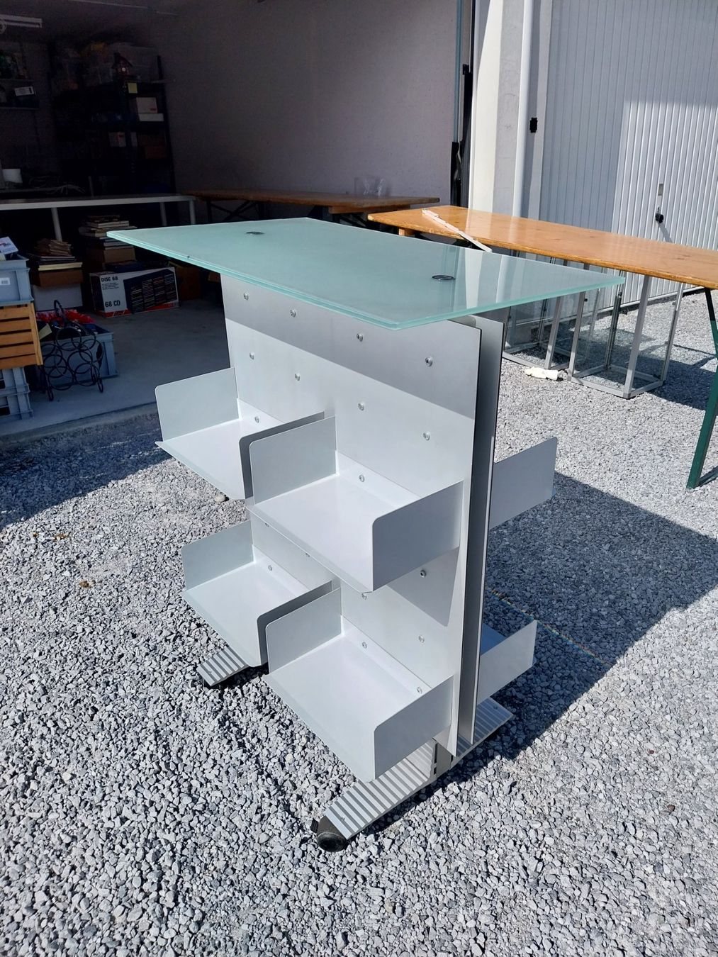 Étagères: Prospektmöbel Alu/Glas – D'occasion à Weingarten-Kalth par Bettelbruenneli 2