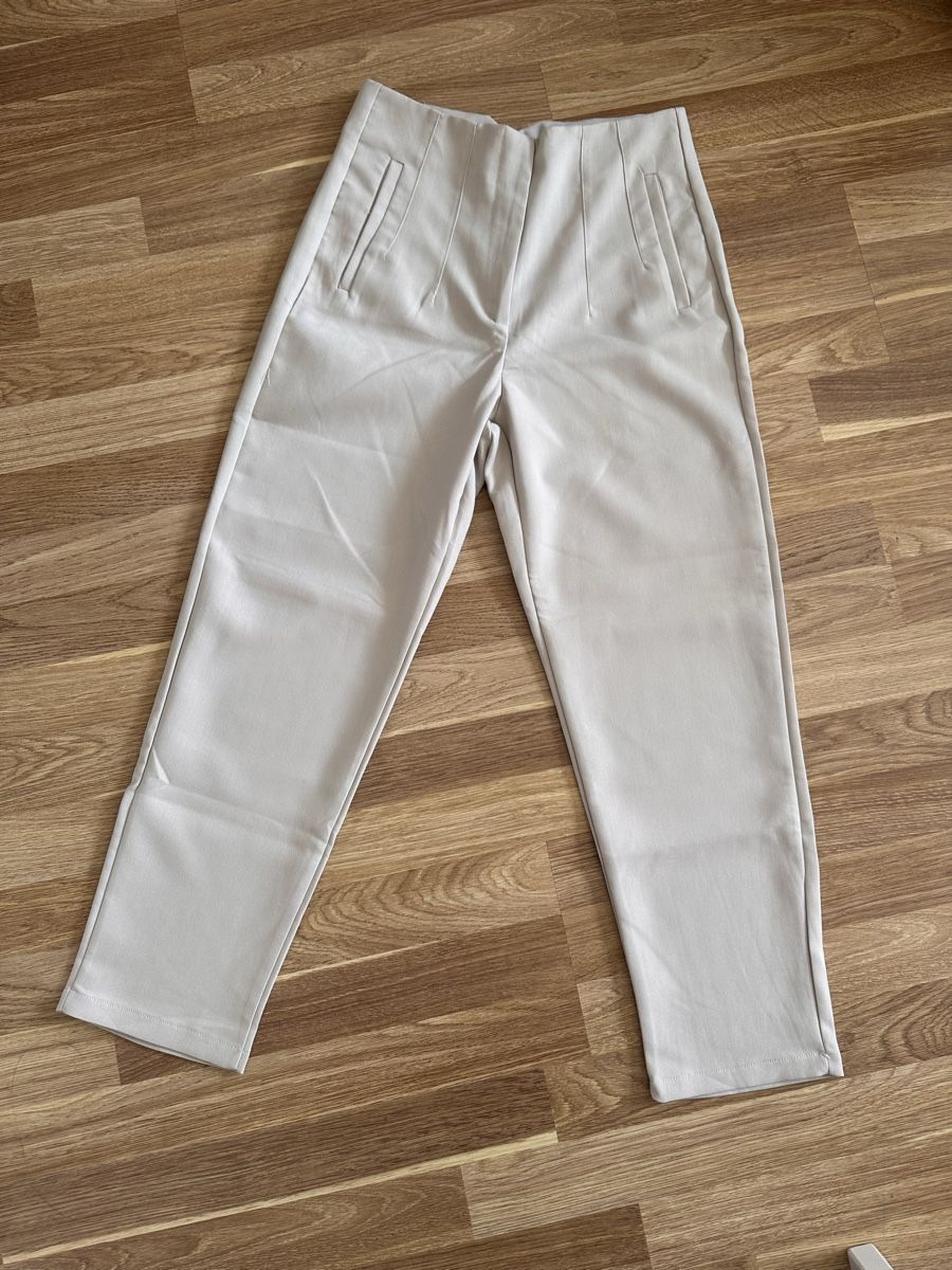Pantaloni: Light Beige High-Waisted Trousers – Usato da Zollikerberg venduto da sha_r9g6
