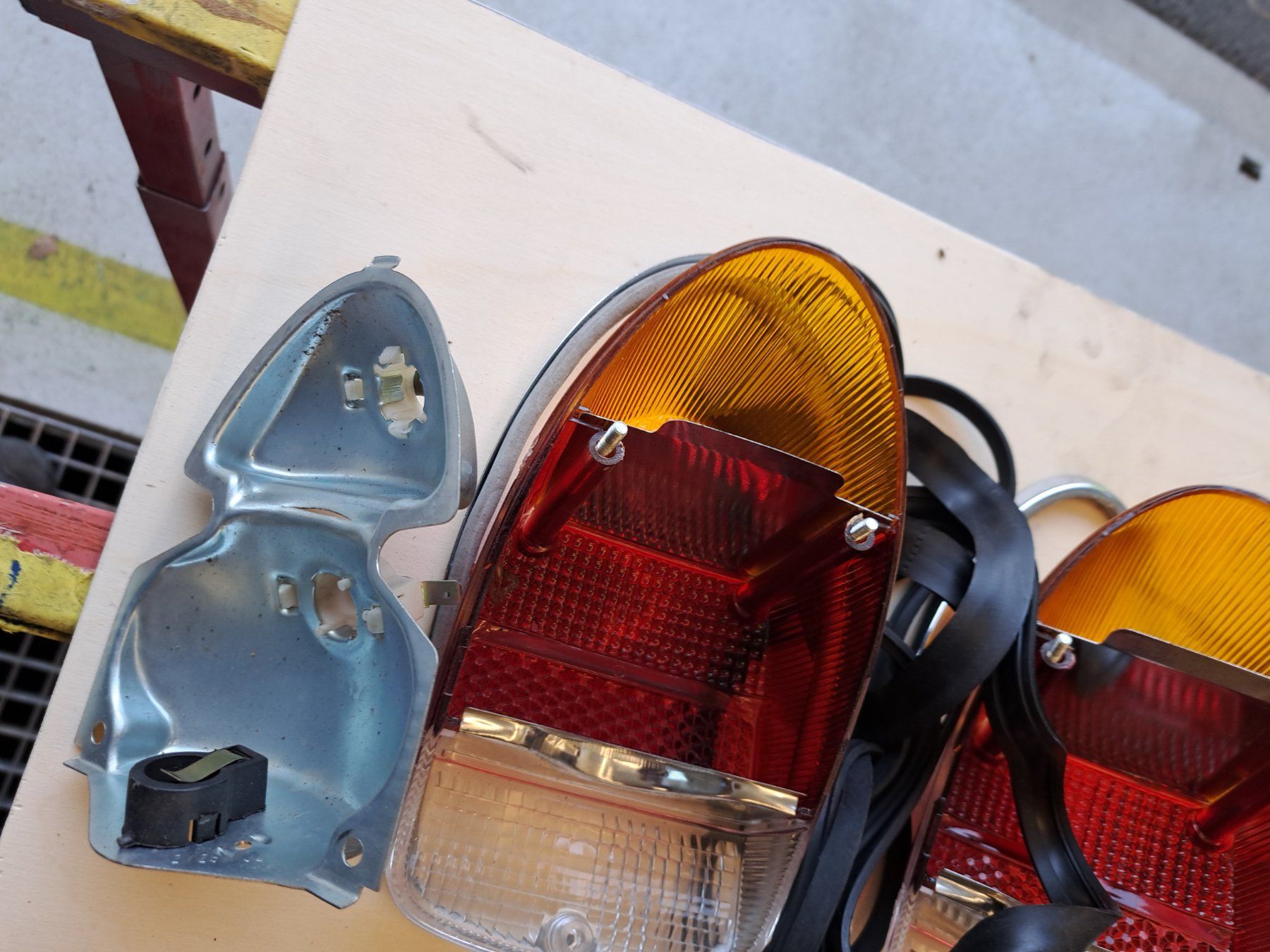 VW Tutti pezzi di ricambio auto: Neue Rücklichter zu VW Käfer!! – Usato da Holziken venduto da Lenz-Driver 1