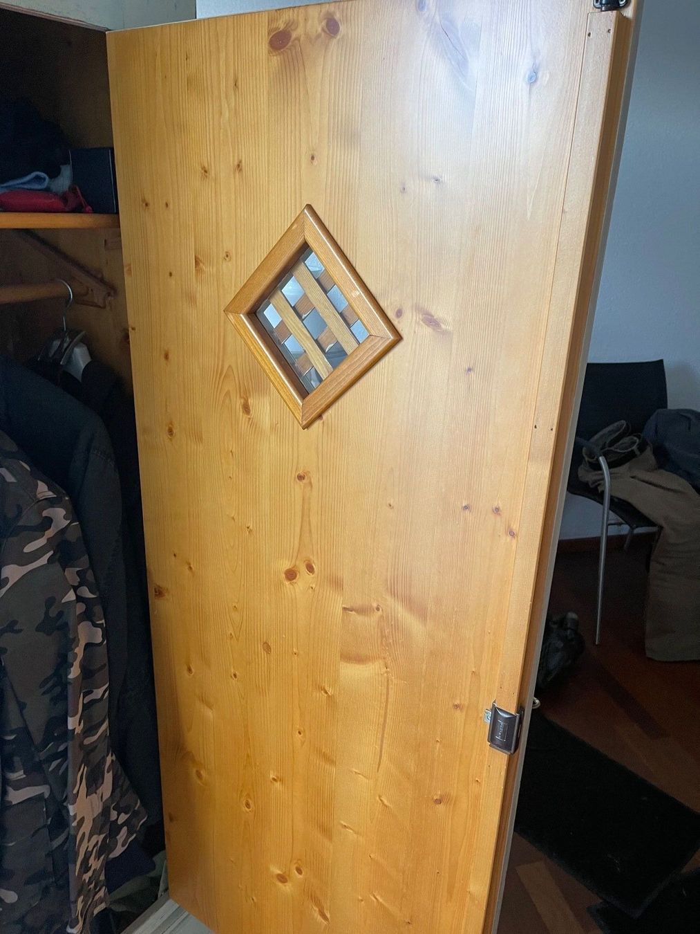 Armadi: Kleiderschrank – Usato da Mülligen venduto da MV750 1