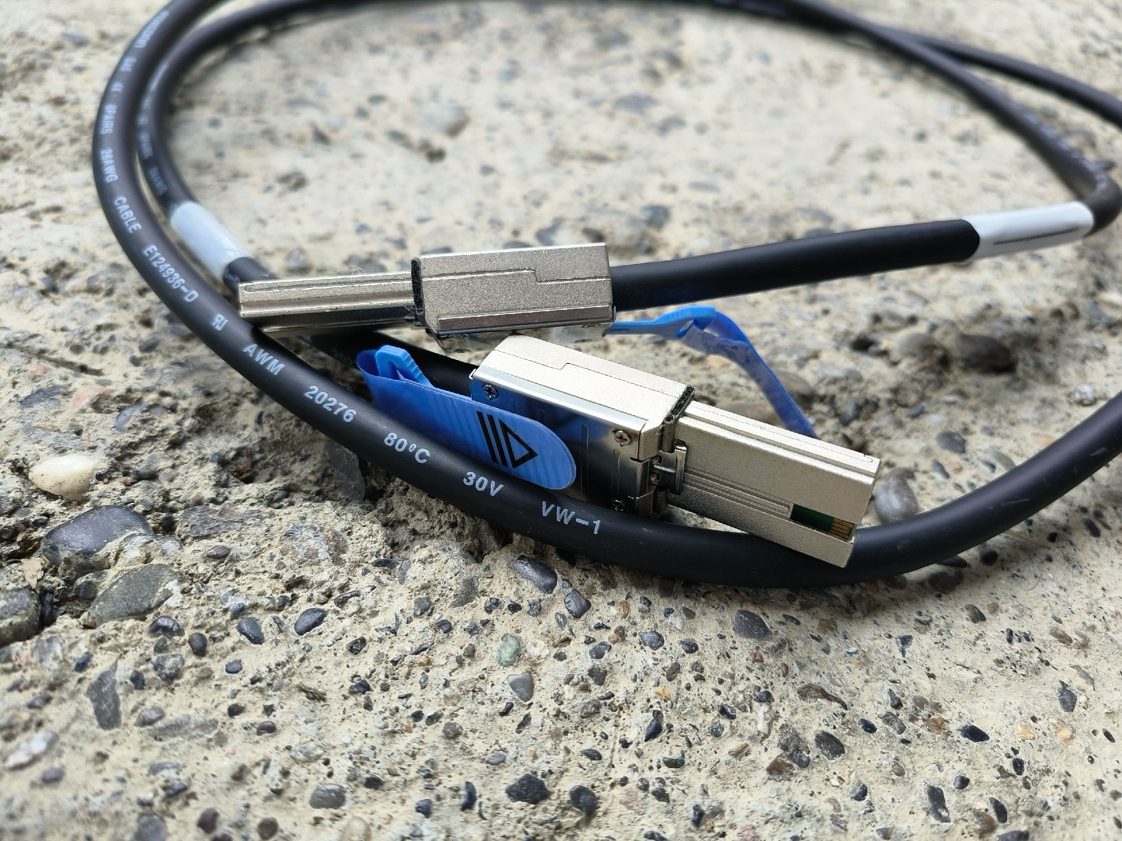 Kabel: Foxconn SAS E124936-E – Gebraucht aus Obfelden von Alf2005 3