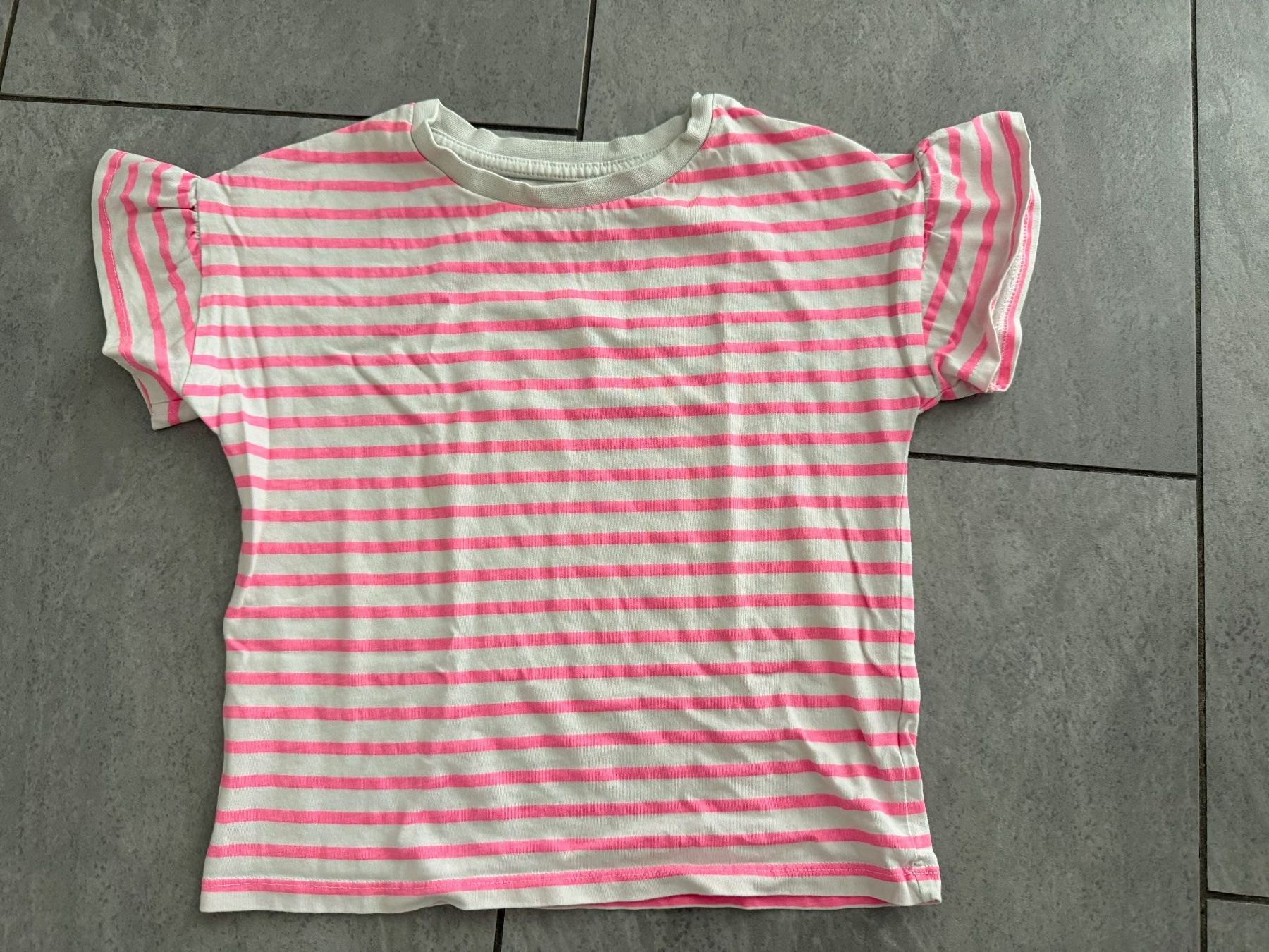 C&A Blouses, T-shirts & Tops: T-Shirt - Grösse 122 - C&A – D'occasion à Bülach par Loredana13