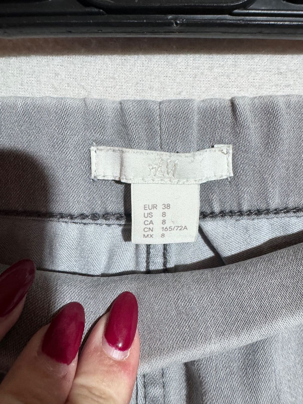 H&M Jeans: Hellgraue Jeans mit Gummizug von H&M Gr. 38 – Usato da Grosswangen venduto da SALE_SALE_SALE 5