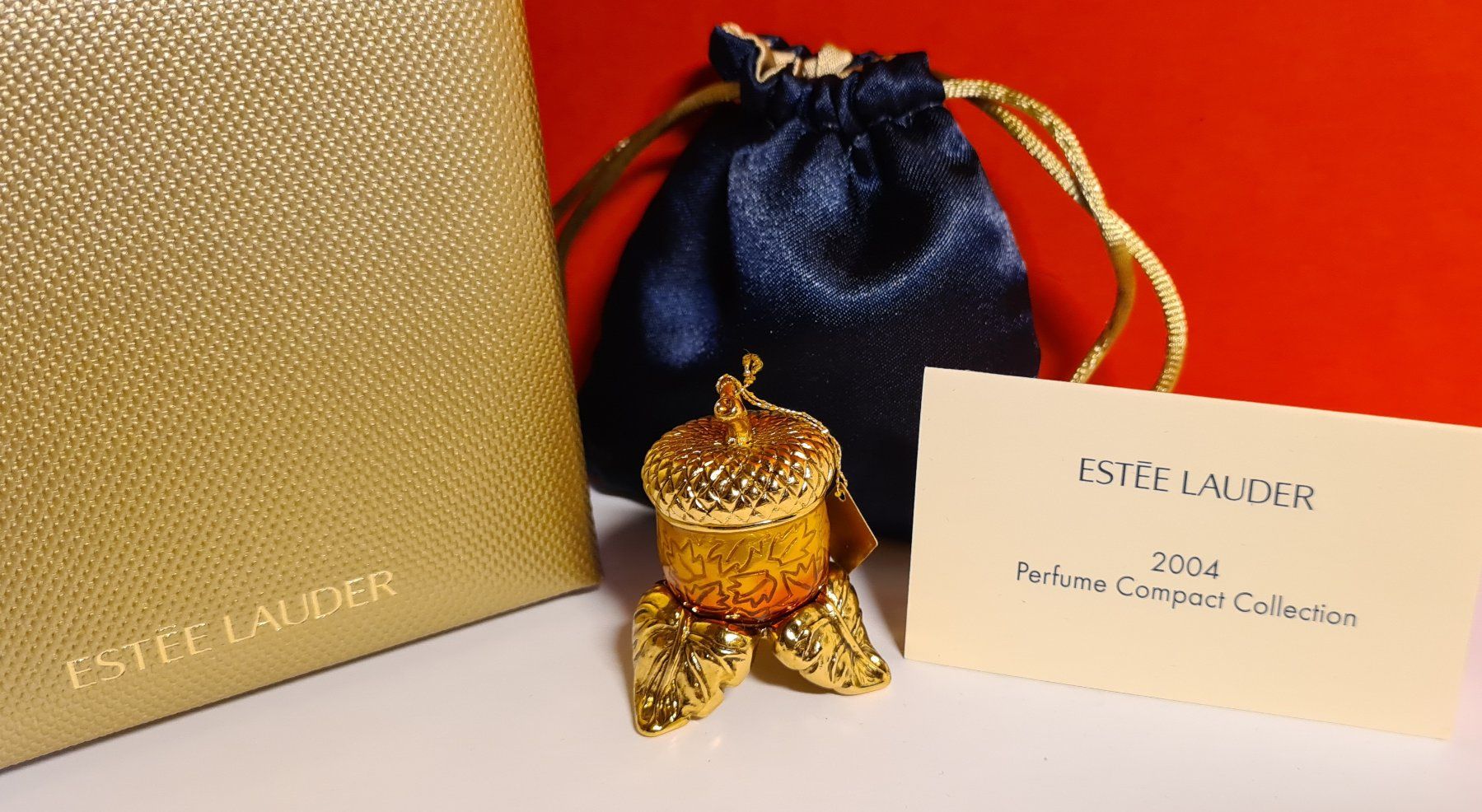Estée Lauder Profumi & Eau de Toilette: Estée Lauder INTUITION ACORN AMULET – Usato da Steinmaur venduto da TobiasKern