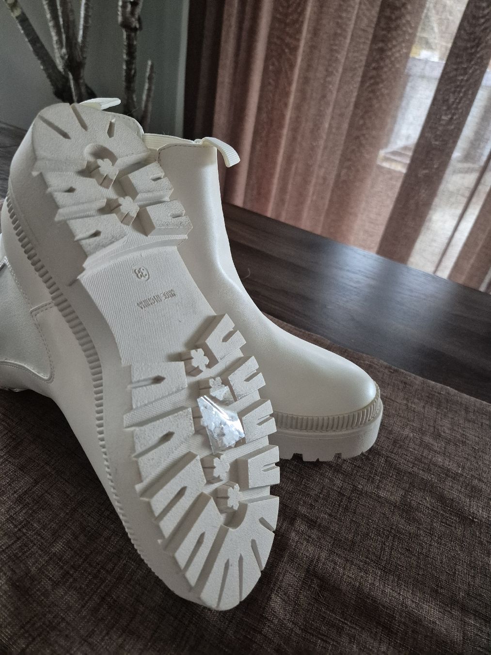 Scarpe da donna: Bottines blanches tendance, taille 38 – Nuovo e nell'imballaggio originale da Alle venduto da Fanny8952