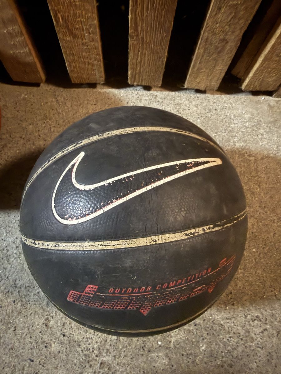 Nike Palloni: Ballon de basket NIKE – Usato da Villars-sur-Glâne venduto da sib_rwl7