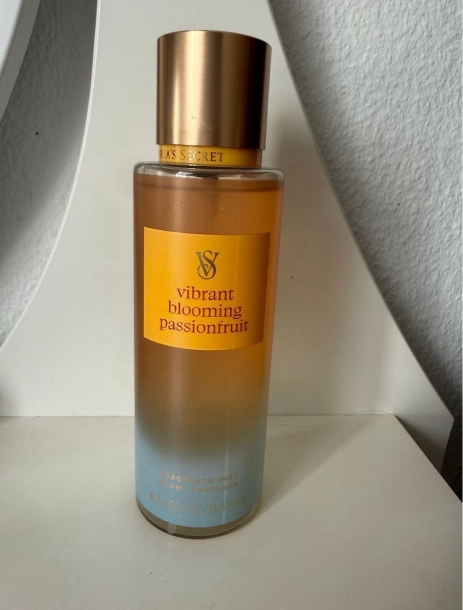 Victoria's Secret Profumi & Eau de Toilette: Victoria's Secret Vibrant Blooming Passionfruit Mist – Usato da Belp venduto da Lu96