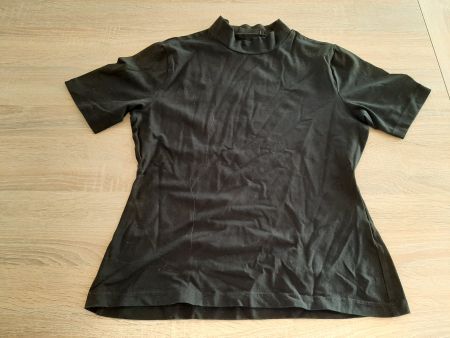 Figurbetontes T-Shirtm tiefschwarz, Gr. M