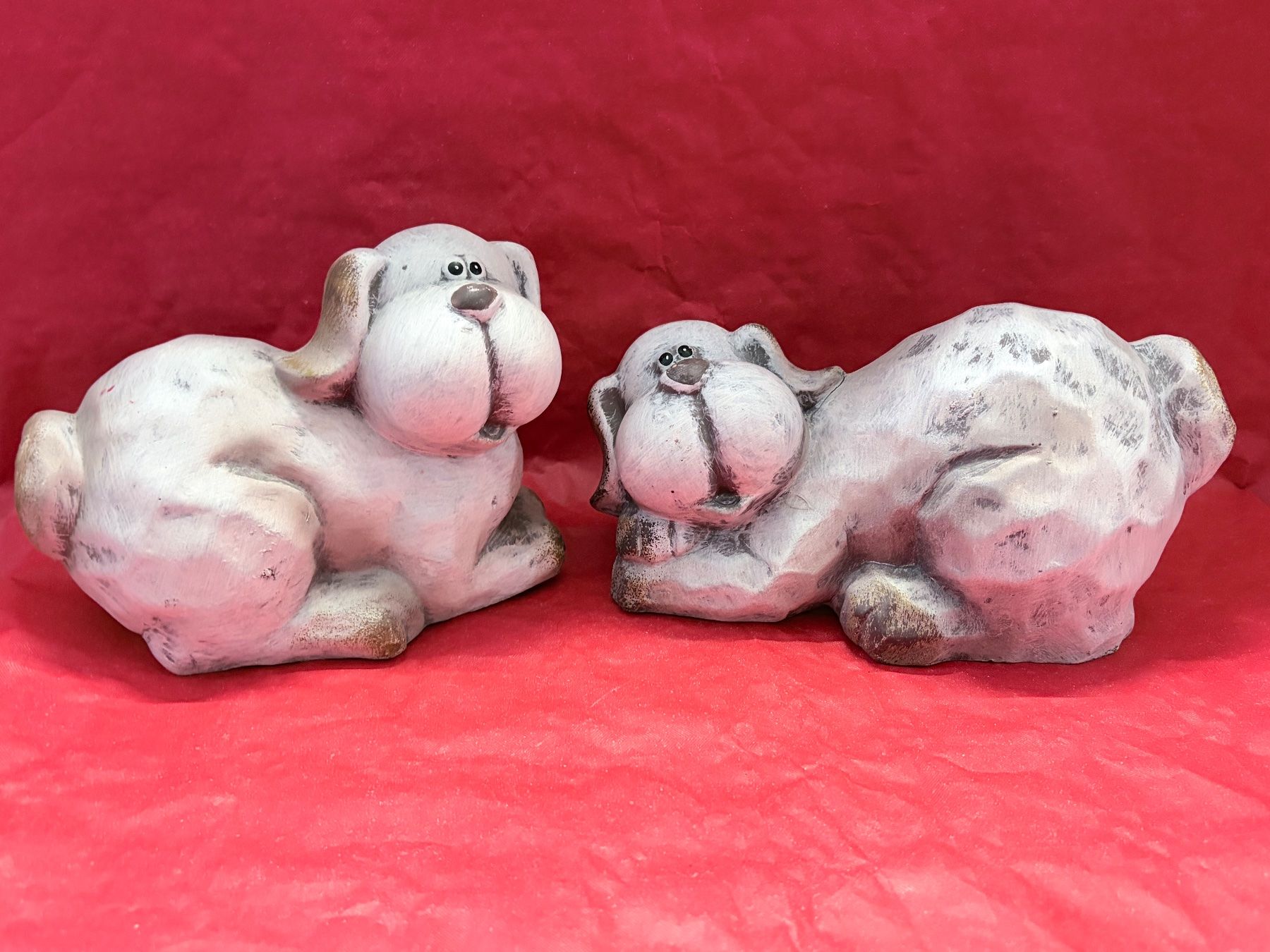 Statuette: 2er Set Deko Hunde Keramik liegend – Nuovo e nell'imballaggio originale da Zäziwil venduto da meri79. 1