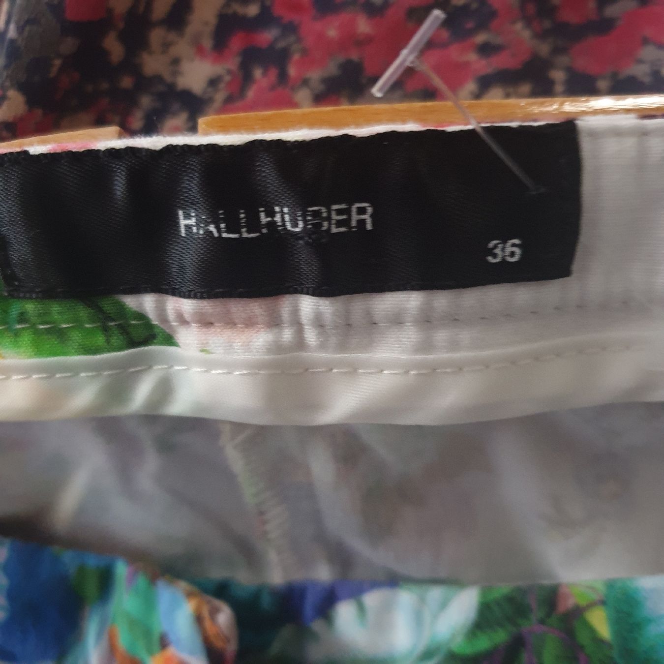 Hallhuber Pantaloni: Hallhuber blumige Hose Gr. 36 – Usato da Frenkendorf venduto da Moon111 3