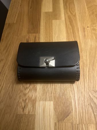 JOLIE SACOCHE EN CUIR