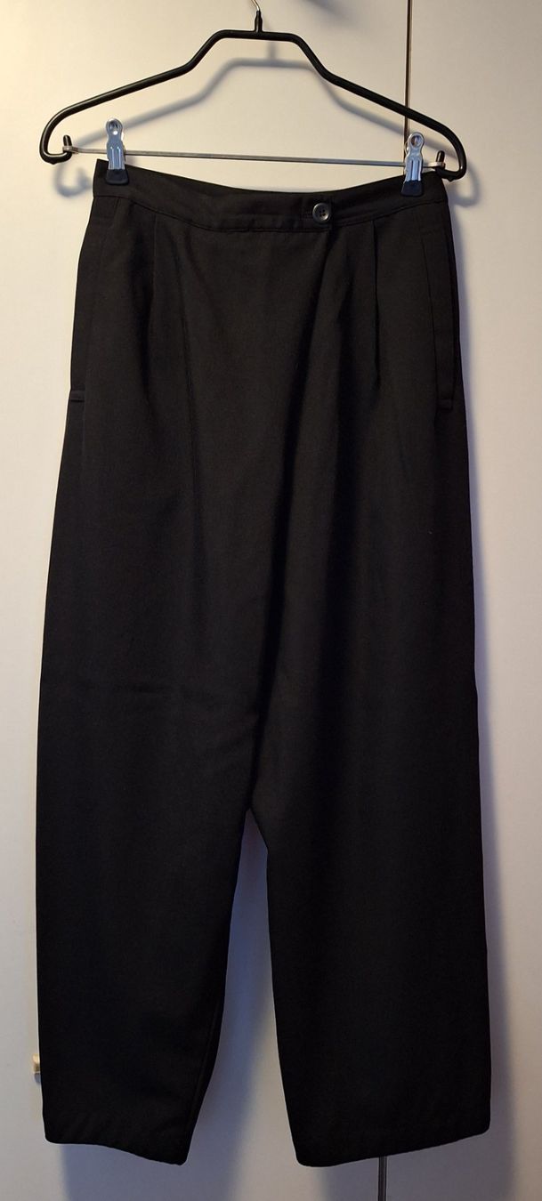 Hosen: Elegante Haremshose schwarz Grösse 38 – Gebraucht aus Muri AG von Edlerweiss