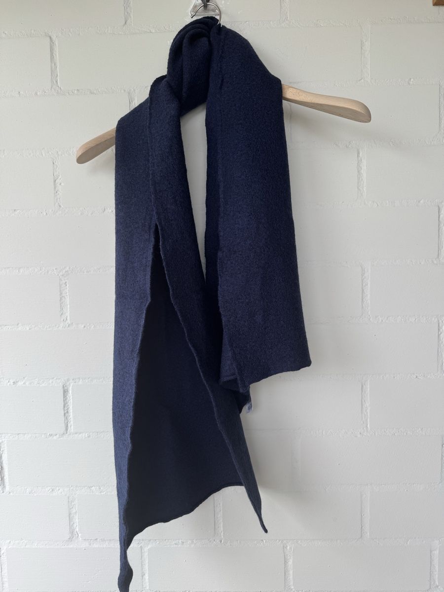 Repeat Foulard & Sciarpe: Repeat Schal Merinowolle dunkelblau – Usato da Brütten venduto da Rod816 1