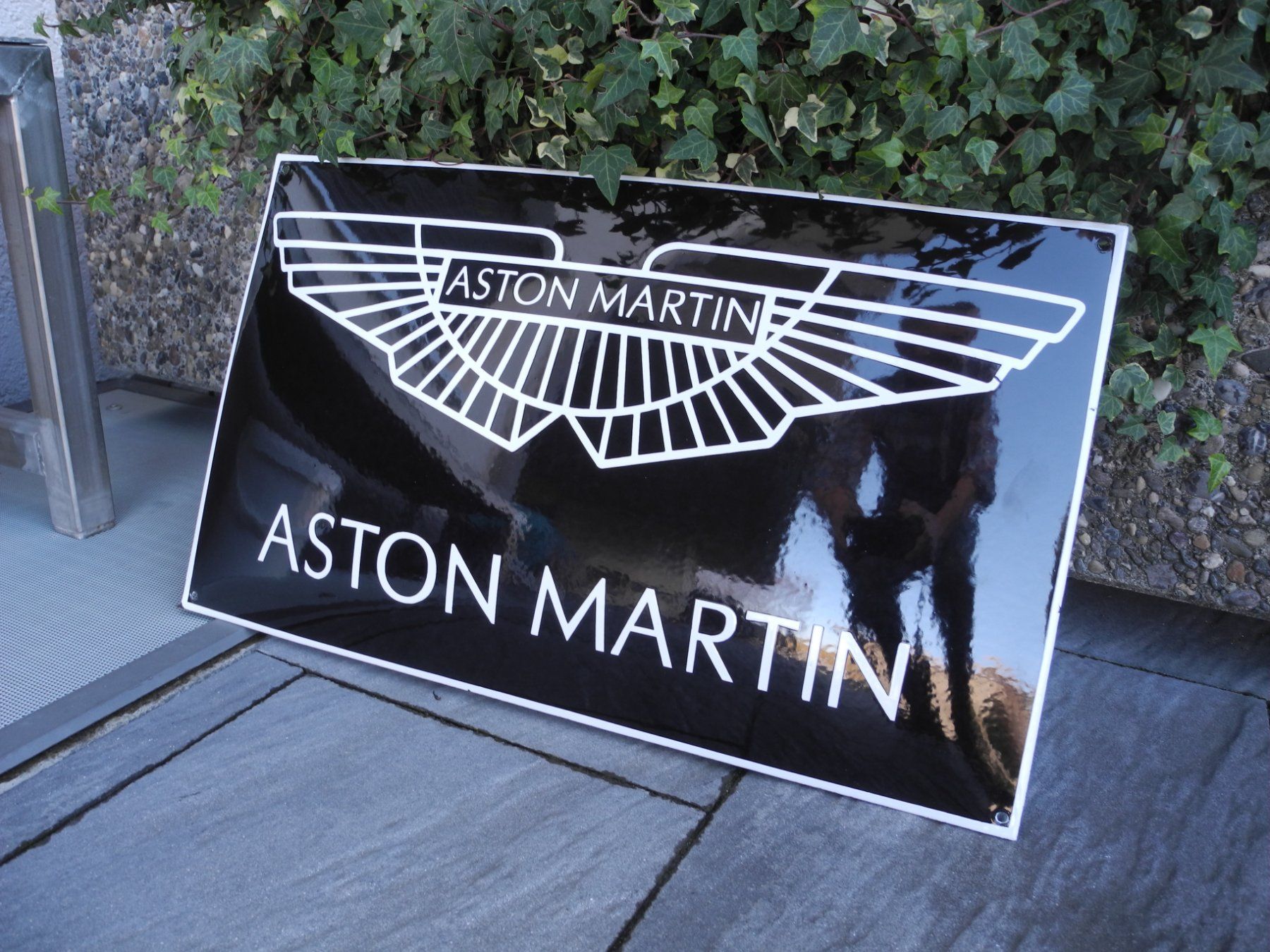 Aston Martin Insegne: ASTON MARTIN EMAILSCHILD – Nuovo (secondo la descrizione) da Reinach AG venduto da Huckleberrysix 2
