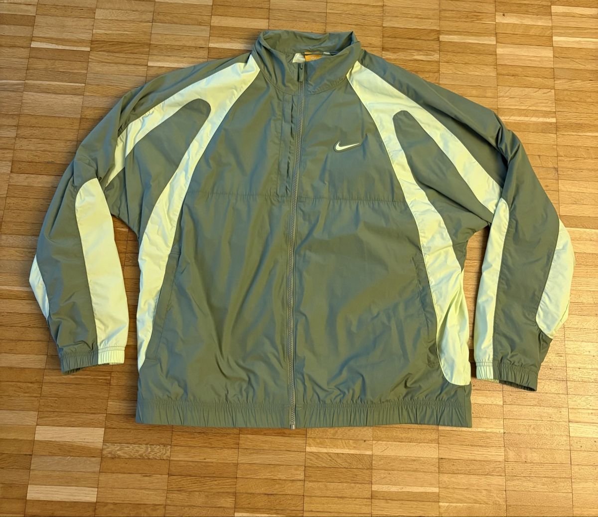 Nike Vestes: NIKE NOCTA NYLON TRACKJACKET – Neuf (Voir description) à Adliswil par zuerichloulii