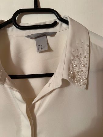 H&M Bluse, creme weiss, Gr. 36/38, Kragen mit Perlen