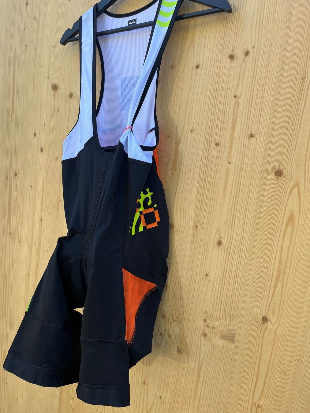 Rapha Pantaloni: % Rapha - Men's AMANI Cargo Bibs, L – Nuovo e nell'imballaggio originale da Bern venduto da Disco_Cycle 3