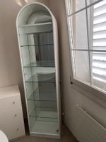 Glasvitrine weiss mit Rundbogen gebraucht guter Zustand