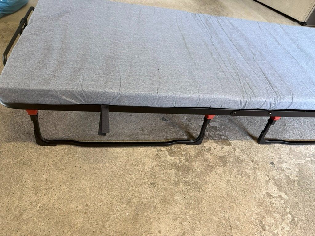 Betten: Klappbett mit Matratze – Gebraucht aus Emmenbrücke von gil_6nx5