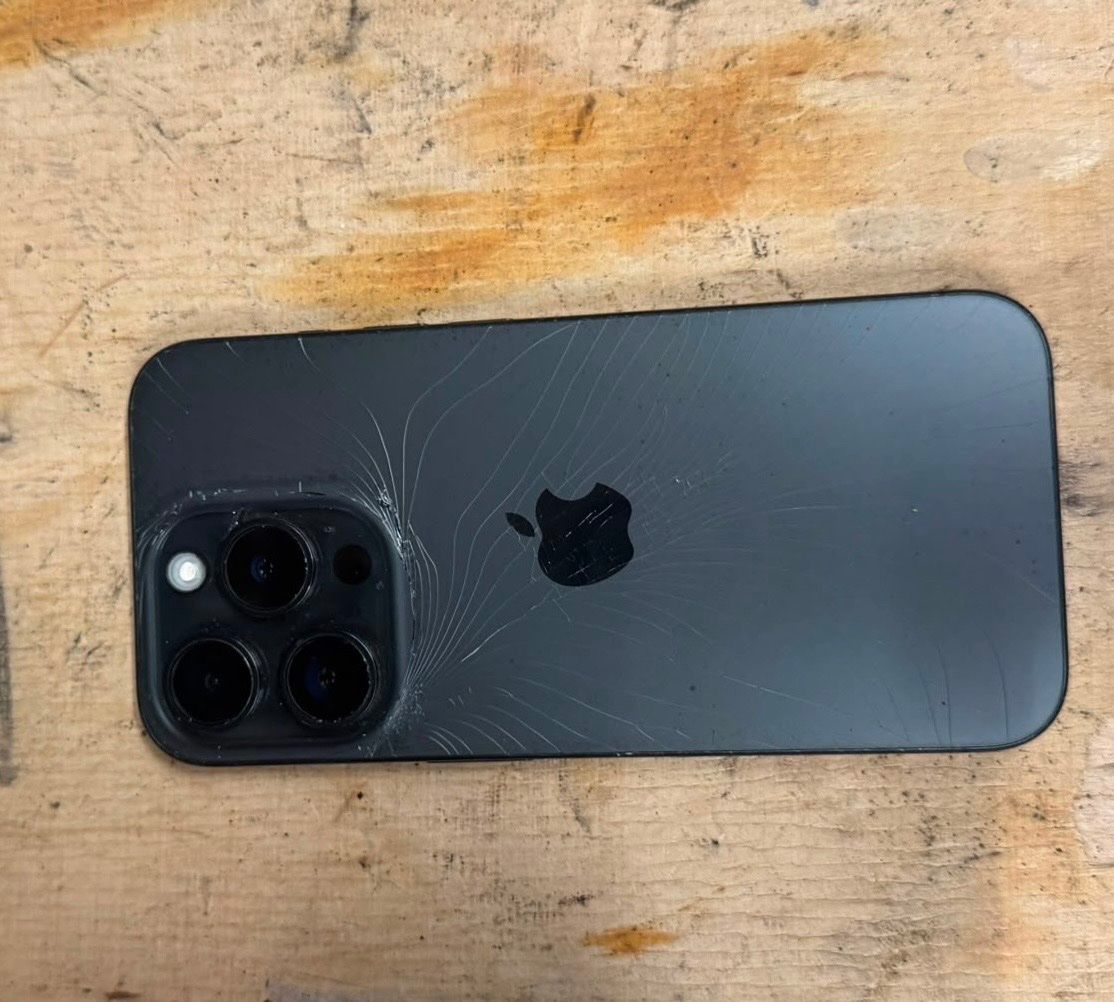Apple Telefoni cellulari / Smartphones: iPhone 15 Pro – Usato da Luzern venduto da Nik_18 1