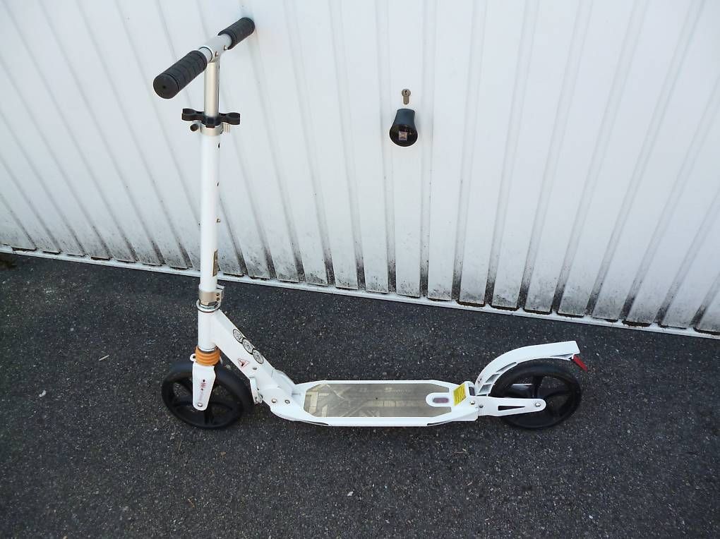 Kickboard: tolles Trottinet – Usato da Neuhausen venduto da Charlotte51