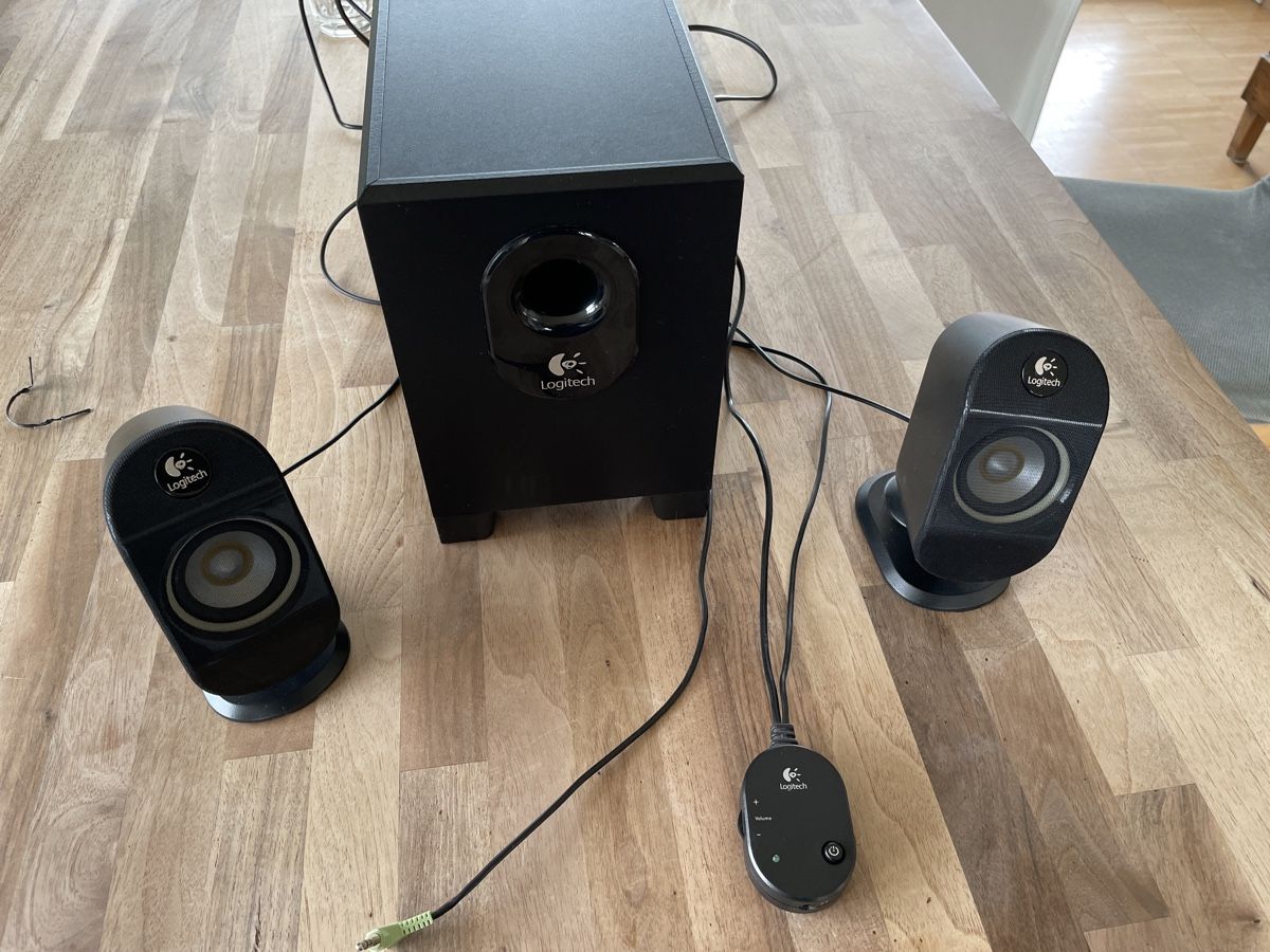 Logitech Lautsprecher: Logitech PC Lautsprecher-System 2.1 Subwoofer – Gebraucht aus Fällanden von