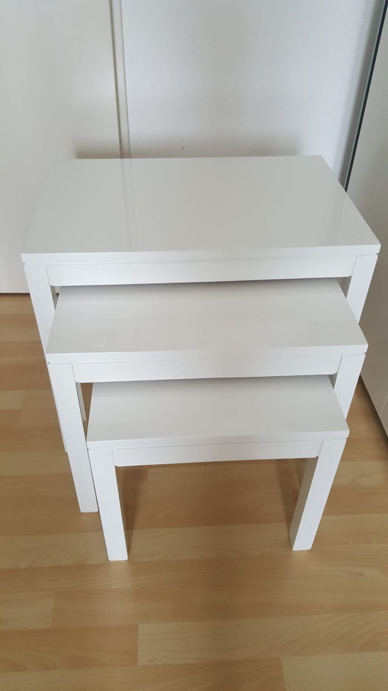 Set di tavolo e panche: 3 moderne Beistelltische mit Hochglanz – Usato da Emmen venduto da GrabandGo 1