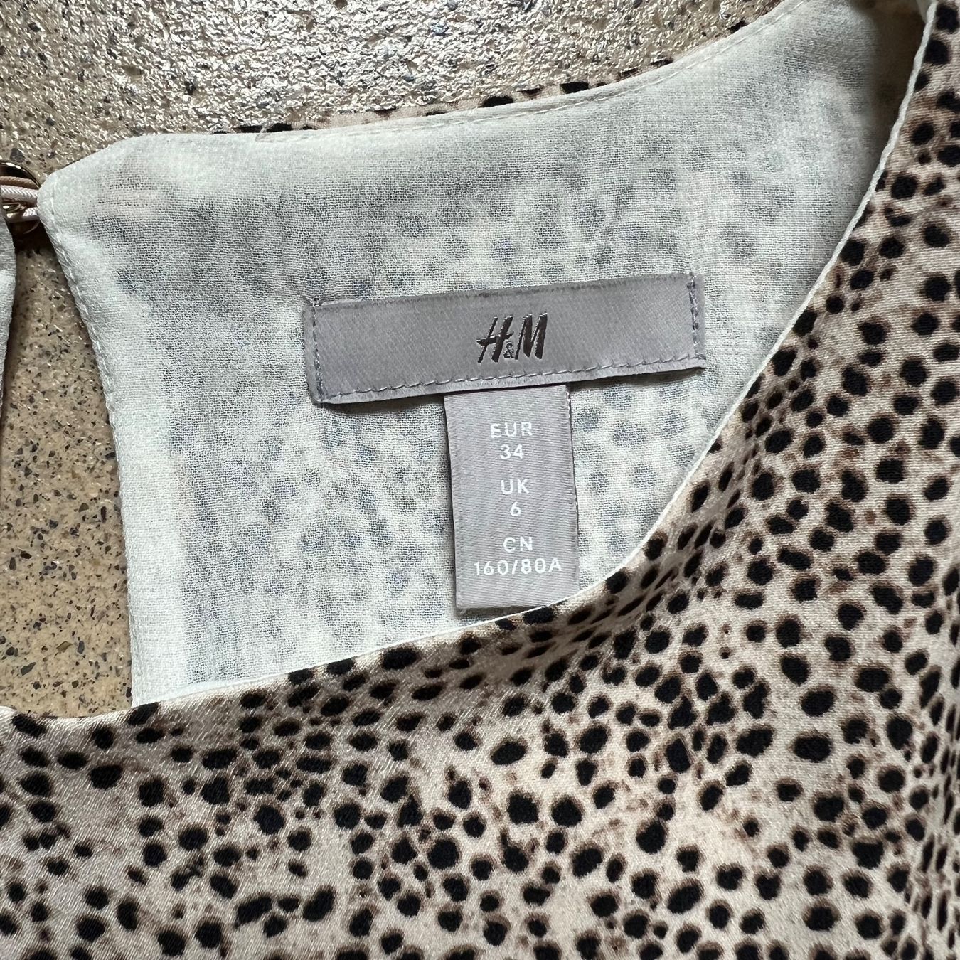 H&M Kleider: gemustertes Kleid 🤎 – Gebraucht aus Zürich von ClosetQueen 8