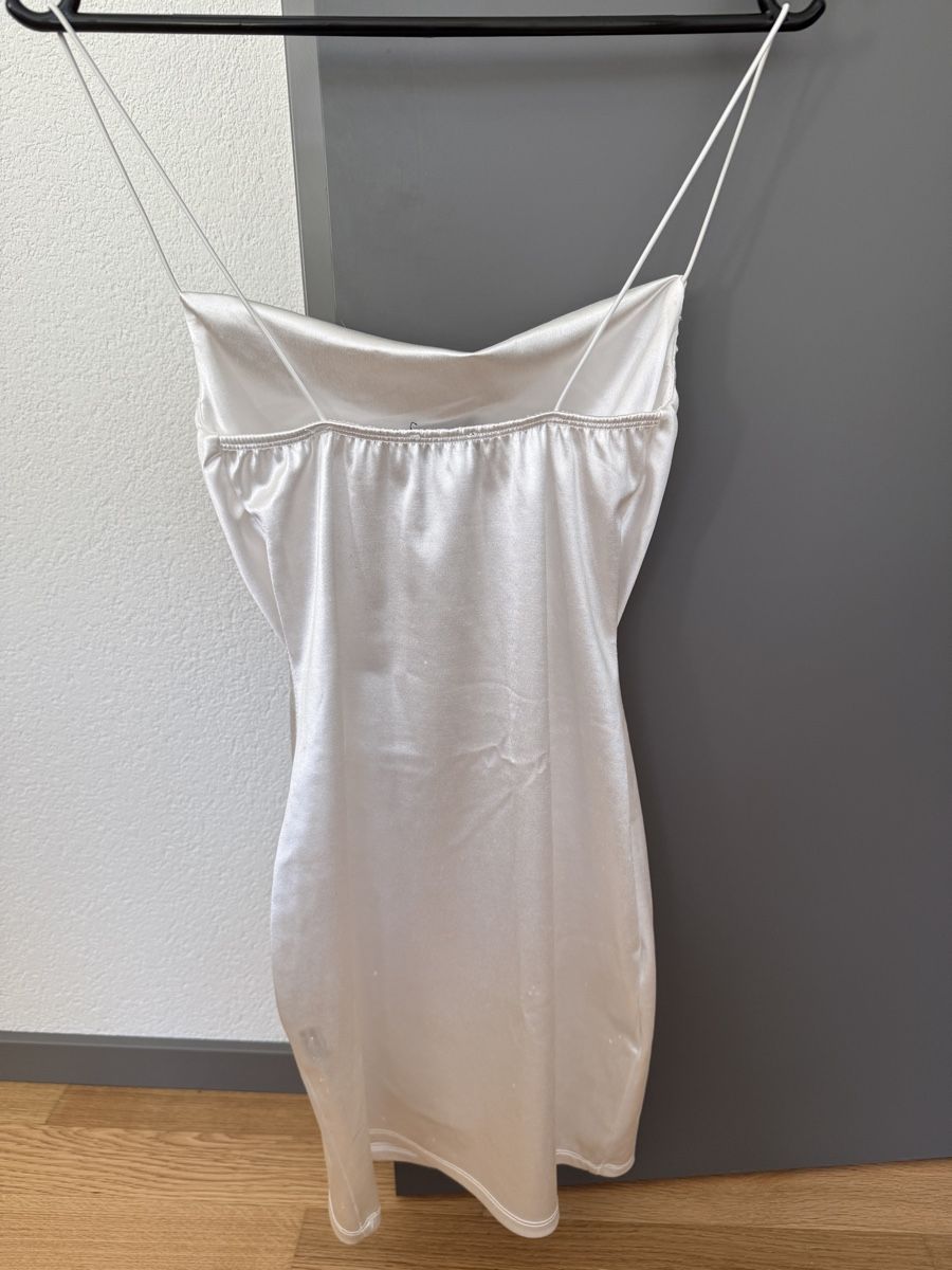 Vestiti: Satin Kleid – Usato da Brunnen venduto da pel_vk7g 1
