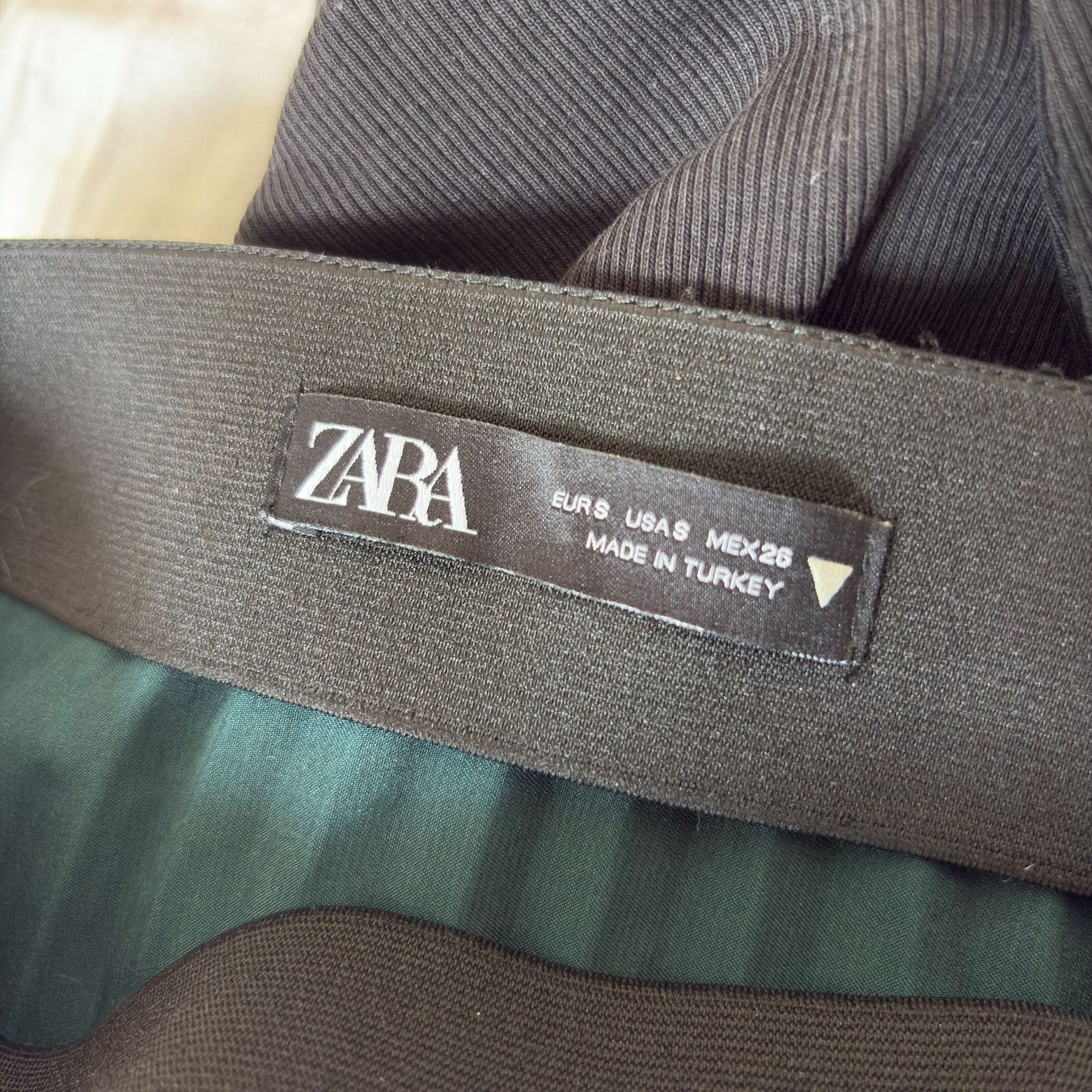 Zara Gonne: Jupe vert foncé Zara S – Usato da Moudon venduto da TigerrrEye 3