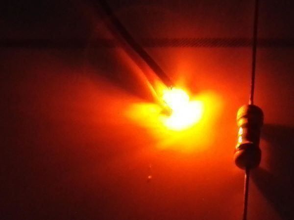 Componenti elettronici: LED SMD 0603 verkabelt, orange – Nuovo (secondo la descrizione) da Luzern venduto da Salefactory