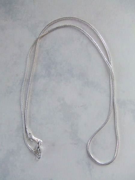 Catenine: Snake chain versilbert 81cm lang – Nuovo (secondo la descrizione) da Alpnachstad venduto da perlengaby