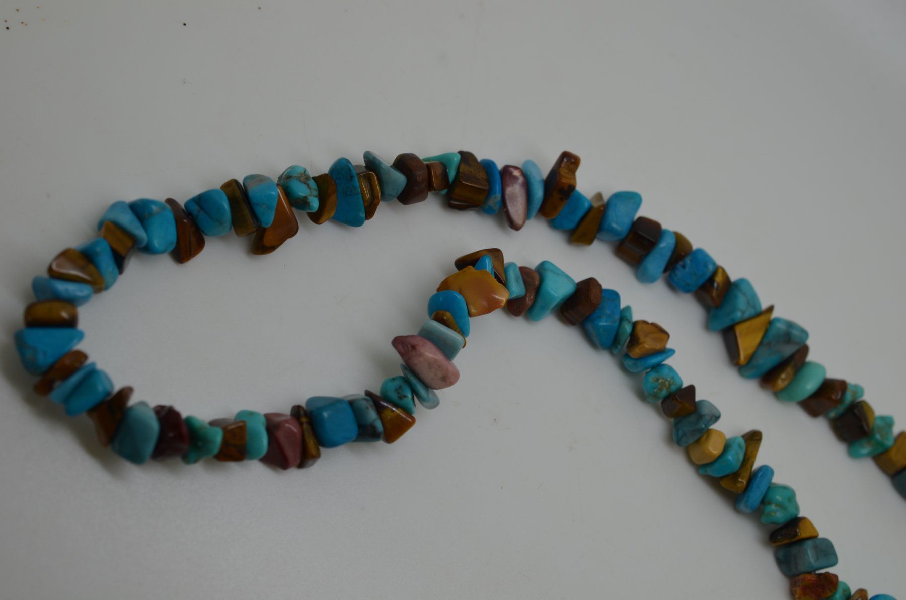 Catenine: Collier en pierres forme chips 44cm – Usato da La Croix (Lutry) venduto da OMEGA07 3