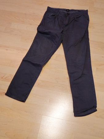 Gut erhaltene Herren Jeans, Grauton, Grösse W32 L30