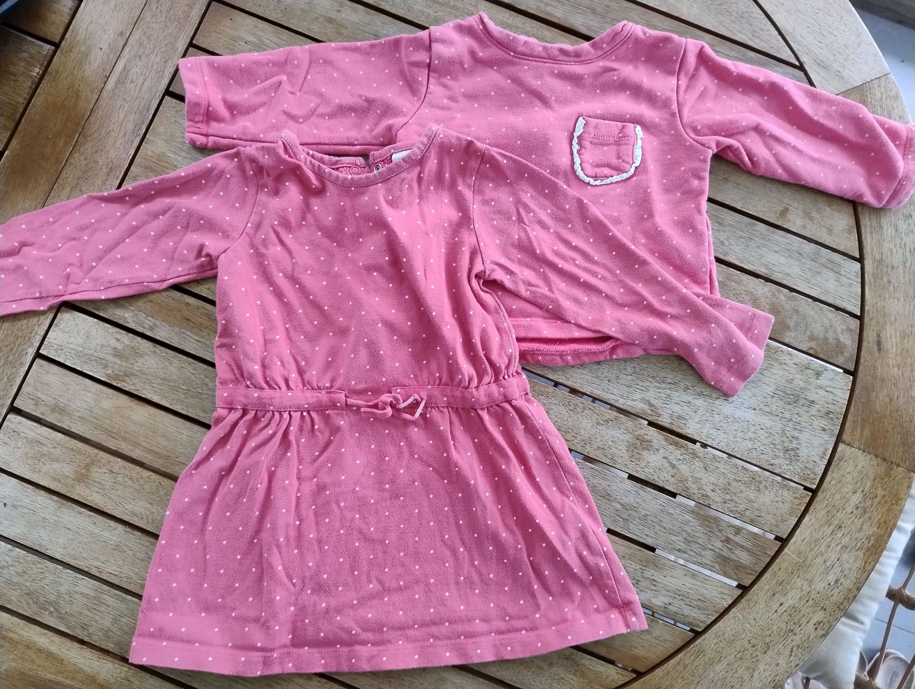 H&M Lotti & Set di vestiti: Süsses Mädchen Set, Kleid und Pullover, Gr. 80 – Usato da Olten venduto da Debbiewr
