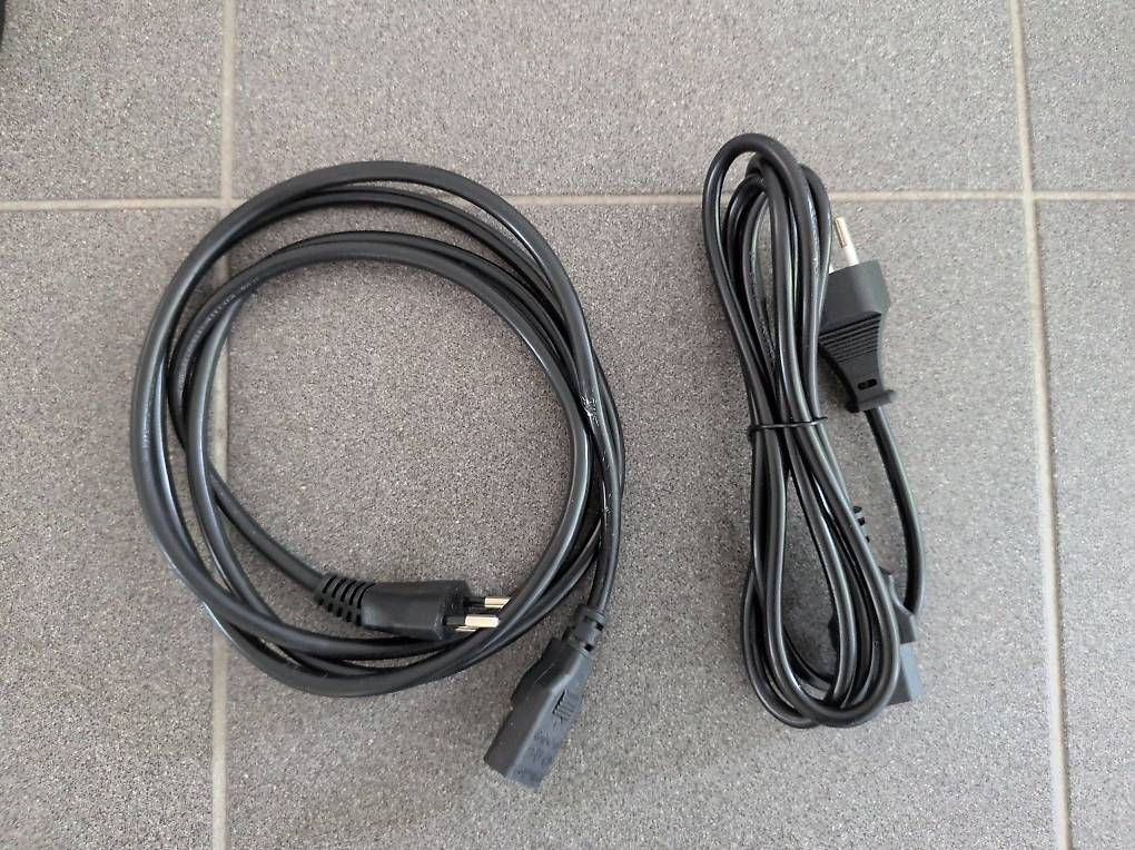 Tutti gli attrezzi: Adapter, Gerätekabel & antistatische Verpackungen – Usato da Luzern venduto da distract 1
