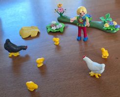 Playmobil Mädchen mit Hühnern
