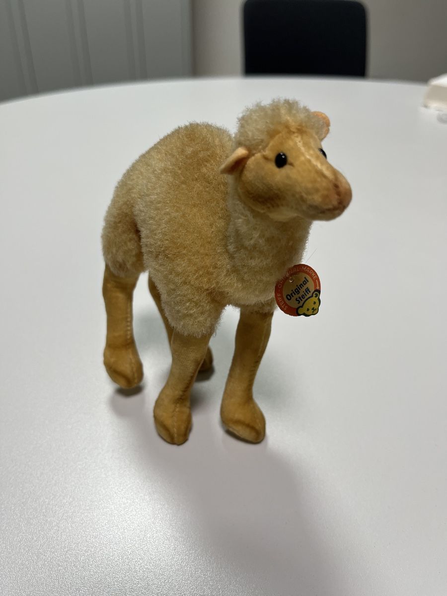 Steiff Giocattoli: Steiff Dromedar mit Steiff-Brustschild stehend – Usato da Dietikon venduto da cre8different